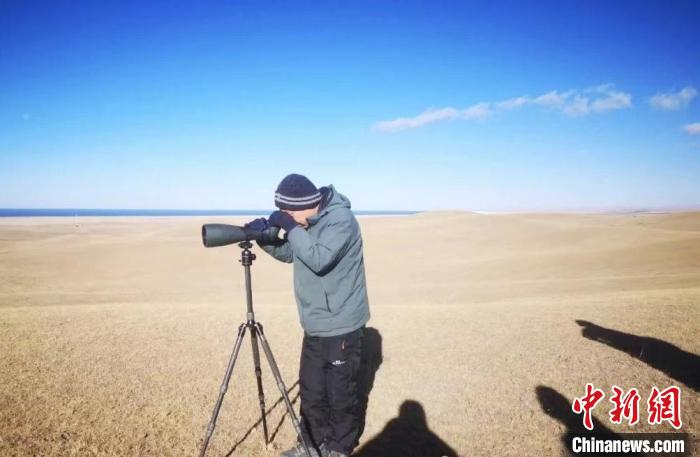 圖為工作人員正在進(jìn)行監(jiān)測(cè)?！∏嗪：皡^(qū)保護(hù)利用管理局供圖