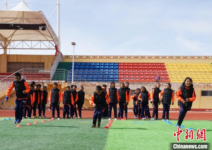 圖為孩子們正在進(jìn)行訓(xùn)練?！●R銘言 攝