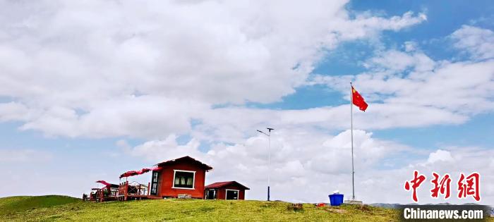 圖為地處同仁市加吾鄉(xiāng)東維村的農(nóng)家樂?！⑿憔?攝