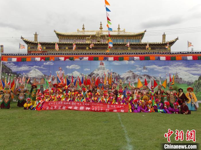 圖為全體演員合影?！“喱斂h文體旅游廣電局 供圖