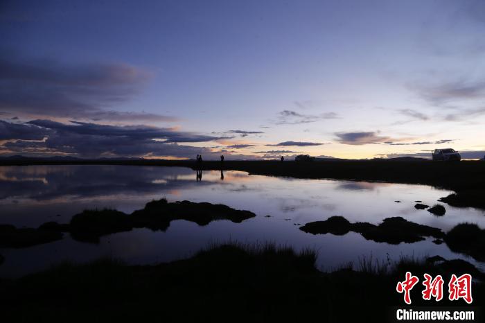 圖為夕陽(yáng)下的查旦濕地?！●R銘言 攝