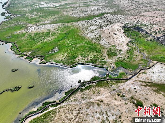 圖為航拍都蘭湖國家濕地公園。　祁增蓓 攝