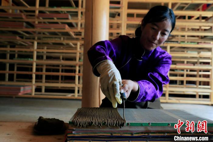 擠壓成香?！⊥趵?攝