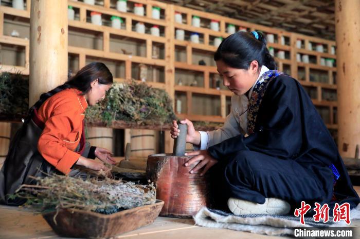 藥材搗碎?！⊥趵?攝