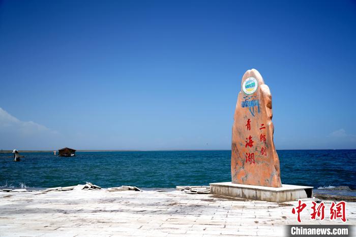圖為青海湖景區(qū)一角?！O睿 攝