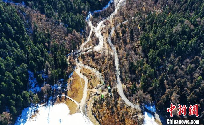 畢棚溝景區(qū)風(fēng)光?！“苍?攝