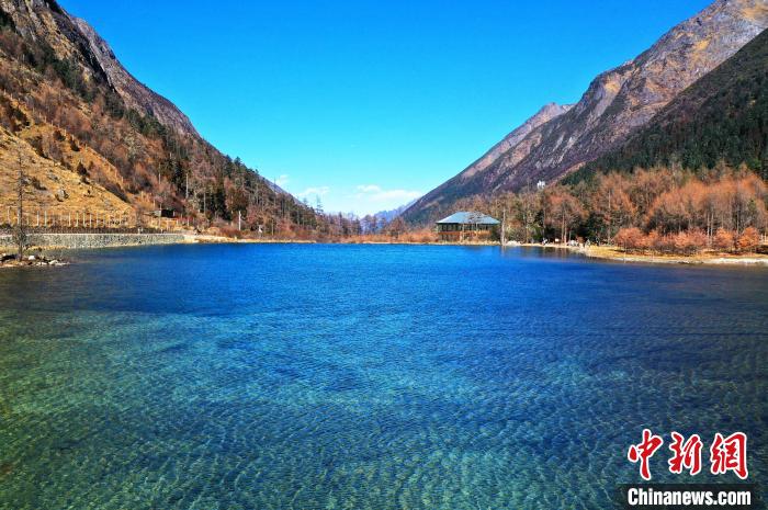 畢棚溝景區(qū)風(fēng)光。　安源 攝