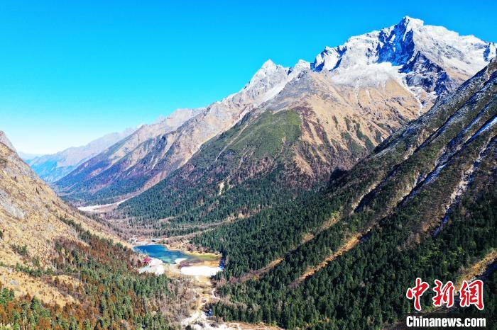 畢棚溝景區(qū)風(fēng)光?！“苍?攝