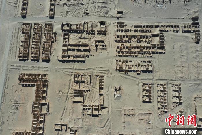 航拍青海省海西蒙古族藏族自治州茫崖市冷湖石油工業(yè)遺址保護(hù)區(qū)?！●R銘言 攝