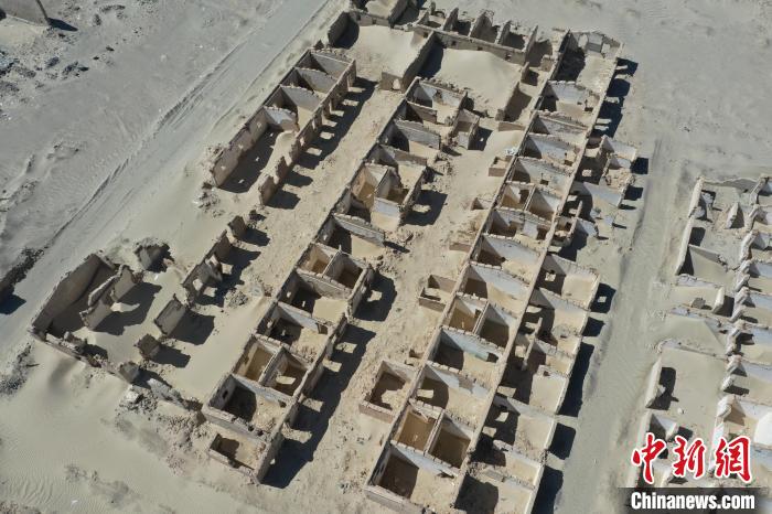 航拍青海省海西蒙古族藏族自治州茫崖市冷湖石油工業(yè)遺址保護(hù)區(qū)?！●R銘言 攝