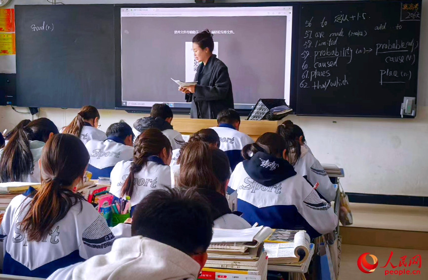 黃南州高三學(xué)生正積極備戰(zhàn)高考。人民網(wǎng)記者 許維娜攝