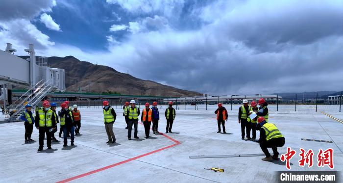 圖為驗(yàn)收組驗(yàn)收項(xiàng)目?！〉┰鐾?攝