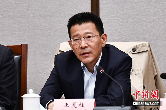 5月16日，由中國社會(huì)科學(xué)院西藏智庫、中國社會(huì)科學(xué)院民族學(xué)與人類學(xué)研究所主辦的第五屆西藏智庫國際論壇在北京舉行。中國社會(huì)科學(xué)院副院長王靈桂在致辭中表示，今年是西藏和平解放70周年，西藏人民團(tuán)結(jié)奮斗，把貧窮落后的舊西藏建設(shè)成經(jīng)濟(jì)發(fā)展、文化繁榮、社會(huì)進(jìn)步、環(huán)境良好、生活幸福的社會(huì)主義新西藏，西藏歷史上第一次徹底消滅了絕對(duì)貧困，同全國人民一起，西藏各族人民已經(jīng)走進(jìn)全面建成小康社會(huì)的新時(shí)代，進(jìn)入歷史發(fā)展的新坐標(biāo)。 <a target='_blank' ><p  align=