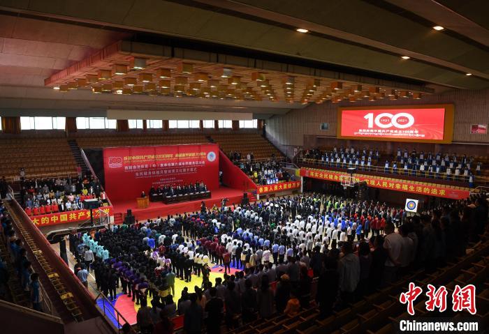 圖為西藏自治區(qū)區(qū)(中)直單位第六屆全民健身運動會、全民健身體驗月暨體育文化展活動現(xiàn)場 貢嘎來松 攝