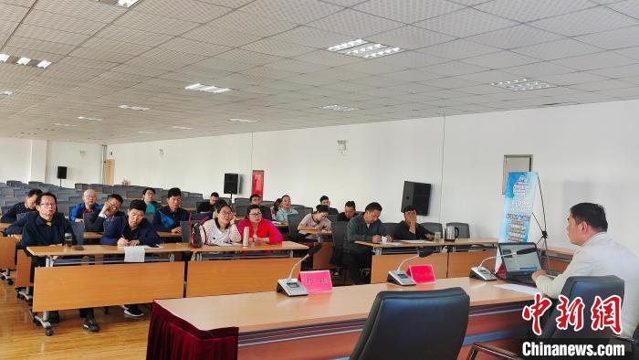 圖為培訓(xùn)會(huì)現(xiàn)場(chǎng)?！∝暽＠?攝