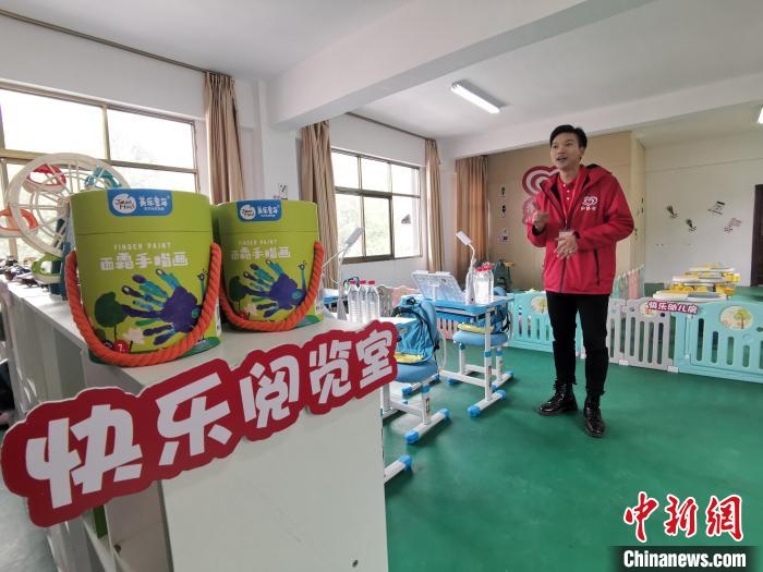 拉薩市堆龍德慶區(qū)幫普村的“心路文化空間”設有舒適的閱覽室?！≮w延 攝