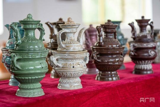 【走進(jìn)鄉(xiāng)村看小康】西藏塔巴村:村美陶美人更美