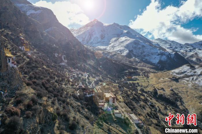 資料圖為拉薩市達(dá)孜區(qū)境內(nèi)的扎葉巴寺?！∝暩聛?lái)松 攝