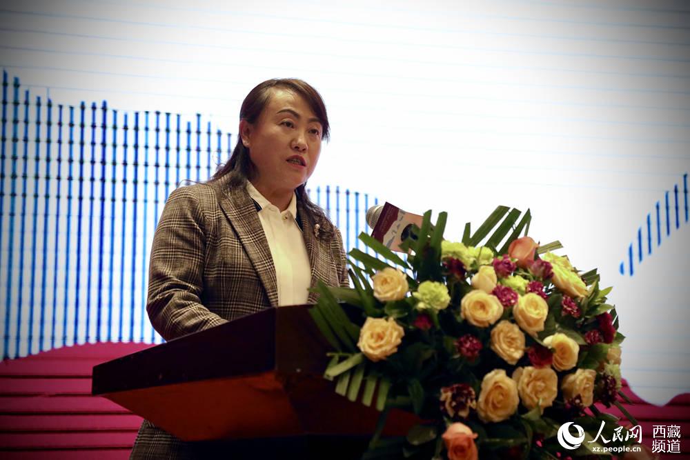 拉薩市旅游發(fā)展局相關(guān)負(fù)責(zé)人發(fā)言。人民網(wǎng) 次仁羅布攝