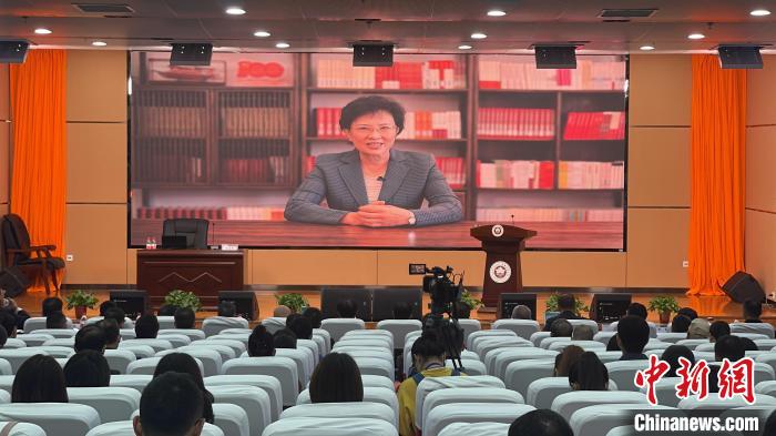 中國(guó)數(shù)百名專家學(xué)者齊聚共商西藏“穩(wěn)定、發(fā)展、生態(tài)、強(qiáng)邊”四件大事