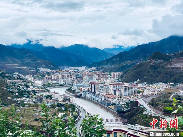 圖為“藏東明珠”昌都?！±罱瓕?攝