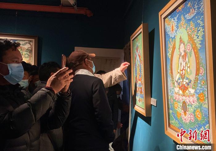 11月17日，由西藏自治區(qū)文學(xué)藝術(shù)界聯(lián)合會(huì)主辦的第七屆“見(jiàn)即愿滿”西藏精品唐卡展在拉薩拉開(kāi)帷幕。 <a target='_blank' href='/'><p  align=