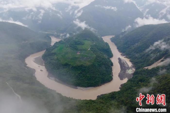 雅魯藏布江果果塘大拐彎。