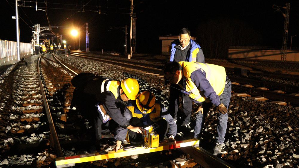 測(cè)量作業(yè)。祁國慶攝