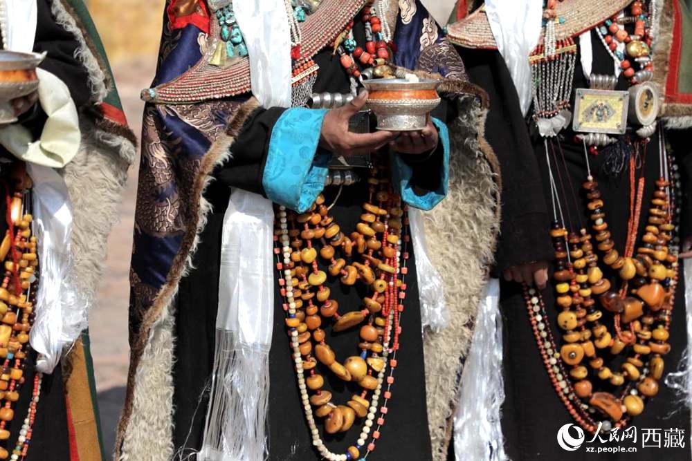 獨具特色的“飛天服飾”。人民網(wǎng) 李海霞攝