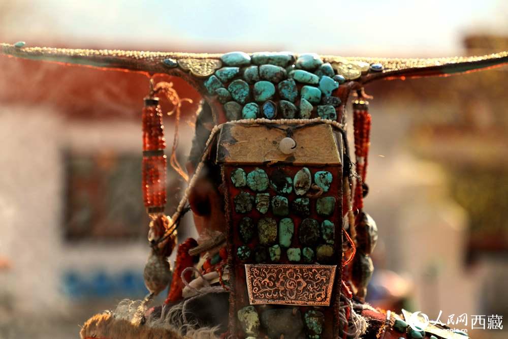 “飛天服飾”頭飾。人民網(wǎng) 李海霞攝