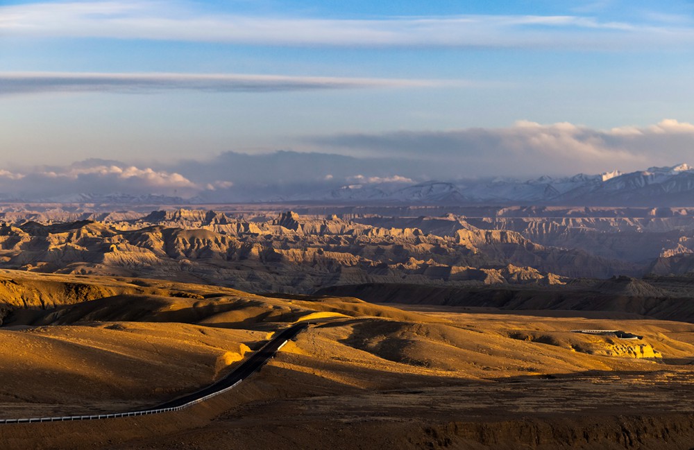 換個角度看土林。貢覺群培攝