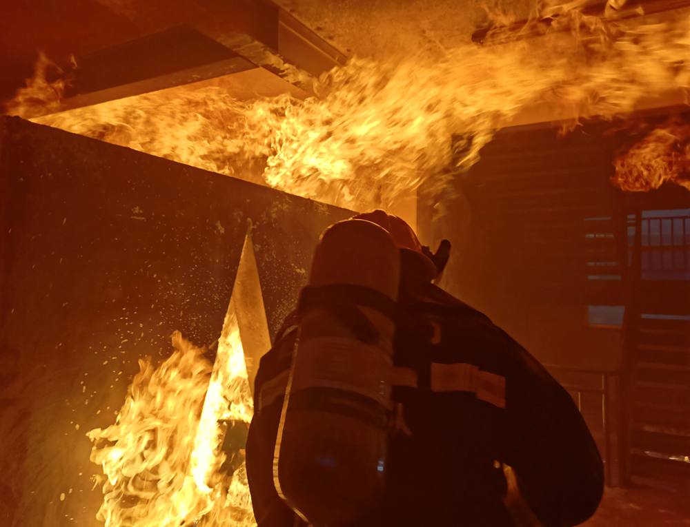 畫面“燃爆”。