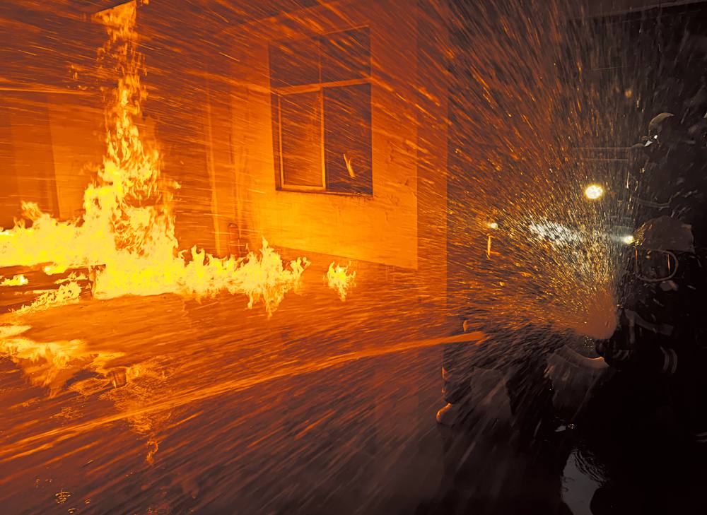 滅火救援演練，畫面震撼。