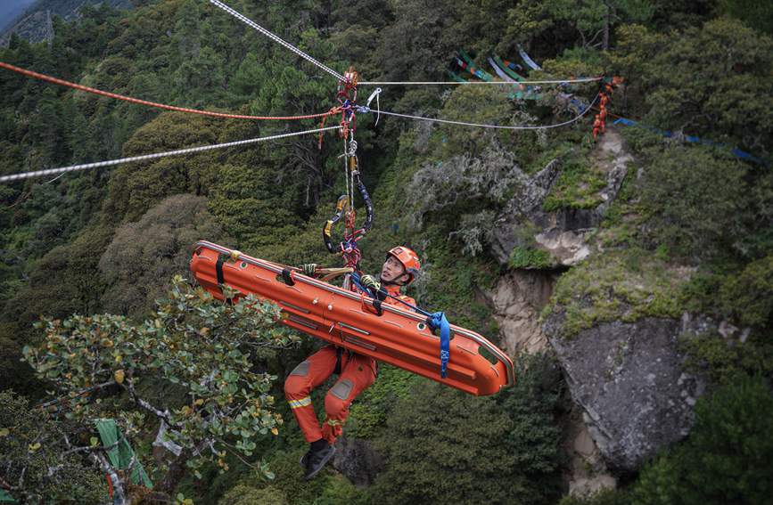 橫渡現(xiàn)場(chǎng) 。西繞拉翁攝