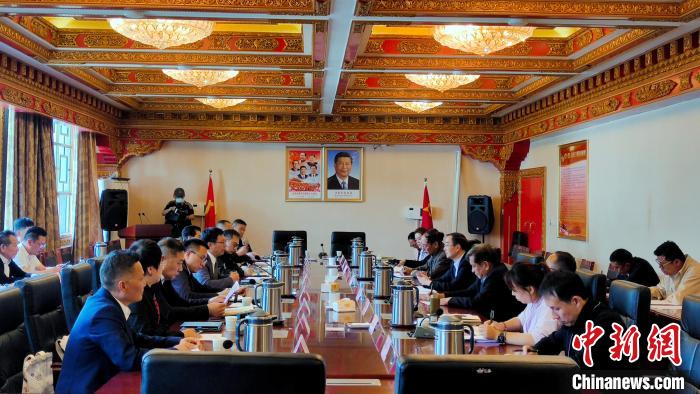 進(jìn)藏考察團(tuán)僑領(lǐng):點(diǎn)贊西藏發(fā)展速度傳遞真實(shí)西藏故事