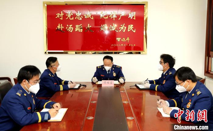 圖為西藏森林消防總隊(duì)在二十大開幕會(huì)結(jié)束后組織學(xué)習(xí)討論?！∥鞑厣窒揽傟?duì)供圖