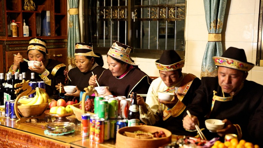 吃“古突”。