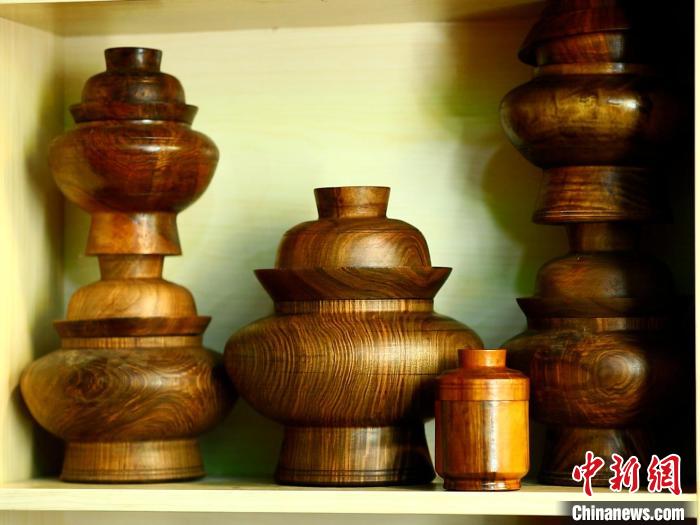 圖為各種木碗成品?！?鄧巴 　攝