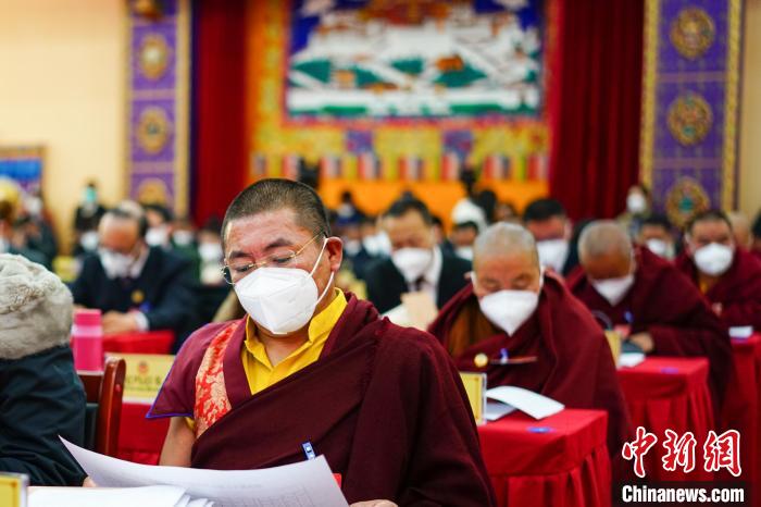 圖為宗教界委員參會(huì)建言資政。　江飛波 攝