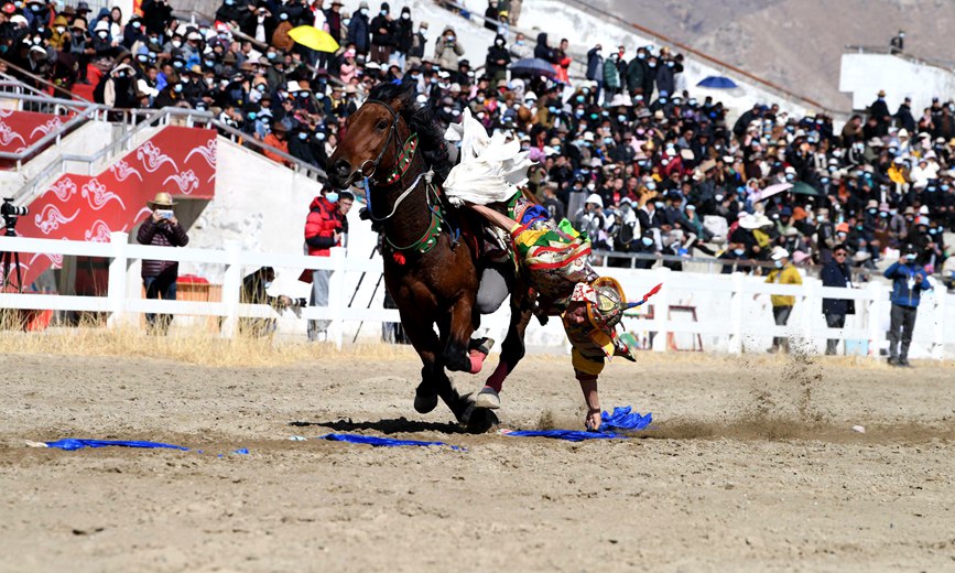 藏歷新年，精彩的馬術(shù)表演。潘多攝