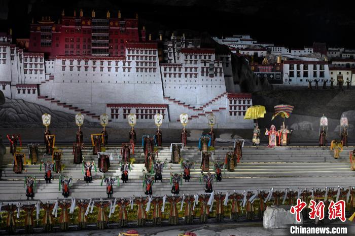 3月17日，西藏拉薩，《文成公主》大型史詩劇演出現(xiàn)場?！±盍?攝