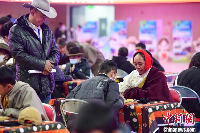 圖為比賽現(xiàn)場(chǎng)?！∝暩聛硭?攝