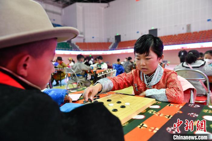 圖為比賽現(xiàn)場(chǎng)。　貢嘎來松 攝