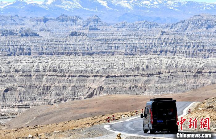 4月5日，西藏阿里札達(dá)土林?！±盍?攝