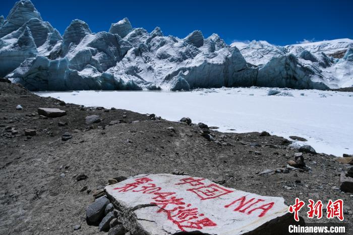 普瑪江塘邊境派出所民輔警巡邏標(biāo)記?！〗w波 攝