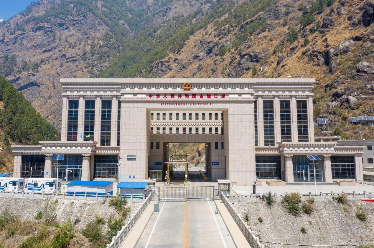 吉隆口岸航拍畫(huà)面。人民網(wǎng)記者 唐宋攝