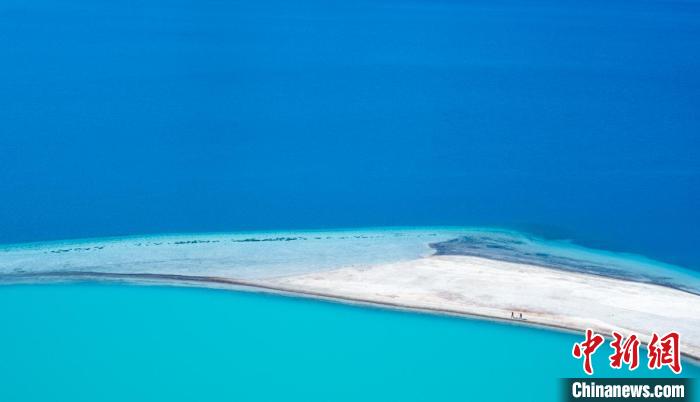 圖為山南羊卓雍錯(cuò)?！『闻罾?攝