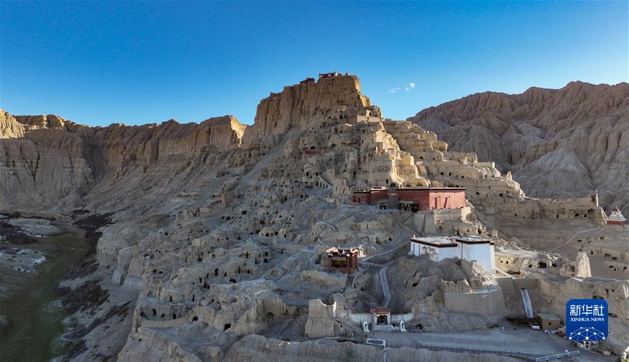 (新華全媒+)(1)國道之行 從雪山奔向大海丨古格落日