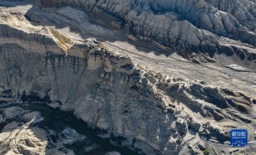 (新華全媒+)(7)國道之行 從雪山奔向大海丨古格落日
