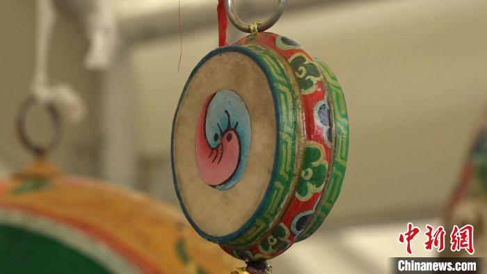 圖為“松贊夜市”里的特色文創(chuàng)產(chǎn)品。　貢桑拉姆 攝